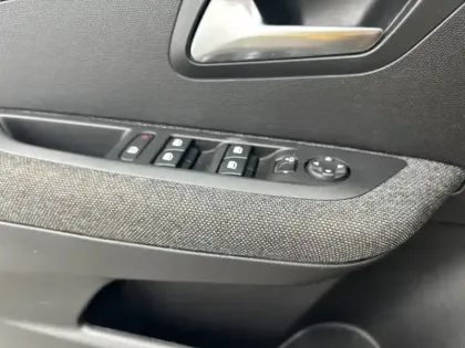 Photo 42 Peugeot 208  PureTech 100 S&S BVM6