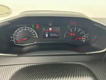 Photo 37 Peugeot 208  PureTech 100 S&S BVM6