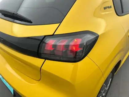 Photo 44 Peugeot 208  PureTech 100 S&S BVM6