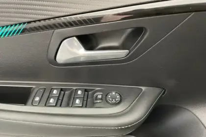 Photo 18 Peugeot 208  PureTech 100 S&S EAT8