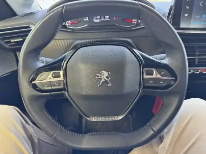 Photo 48 Peugeot 208  PureTech 75 S&S BVM5