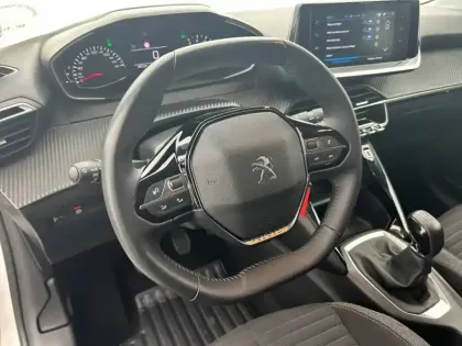 Photo 68 Peugeot 208  PureTech 75 S&S BVM5