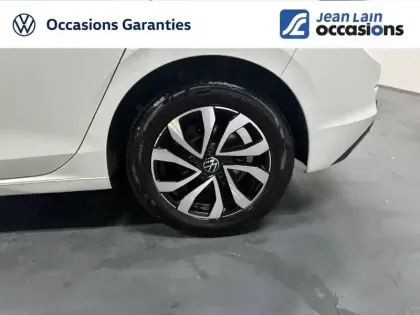 Photo 11 Volkswagen Golf  1.5 eTSI OPF 130 DSG7