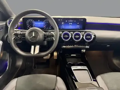 Photo 10 Mercedes Classe A 200 d AMG Line