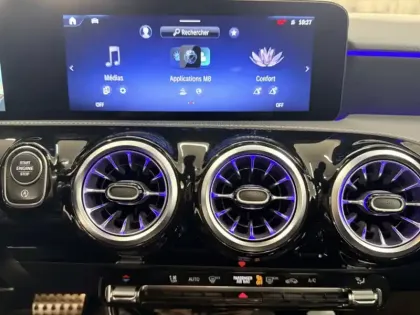 Photo 12 Mercedes Classe A 200 d AMG Line