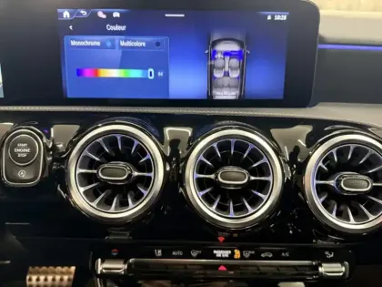 Photo 15 Mercedes Classe A 200 d AMG Line