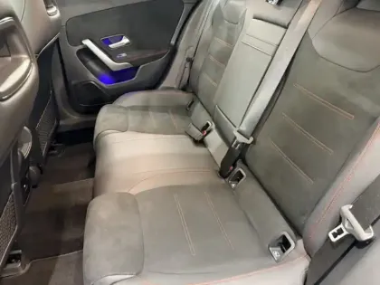 Photo 16 Mercedes Classe A 200 d AMG Line