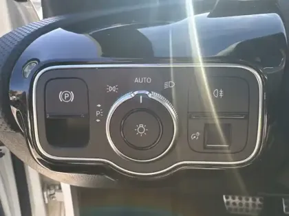 Photo 14 Mercedes Classe A 200 d AMG Line