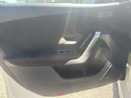 Photo 13 Mercedes Classe A 200 d AMG Line