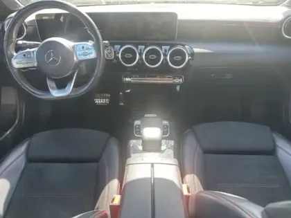 Photo 10 Mercedes Classe A 200 d AMG Line