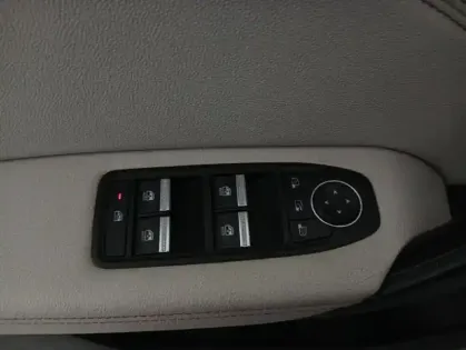 Photo 19 Renault Captur E-Tech Plug-in 160 Initiale Paris