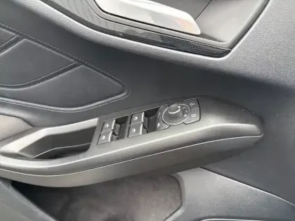 Photo 5 Ford Focus 1.0 EcoBoost 125ch ST-Line