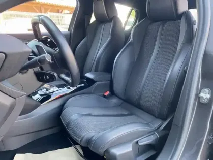 Photo 15 Peugeot 208 II PureTech 100 S&S EAT8 GT