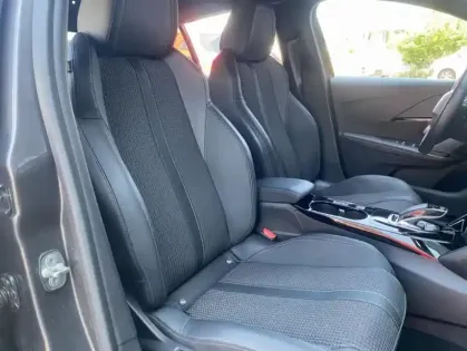 Photo 25 Peugeot 208 II PureTech 100 S&S EAT8 GT