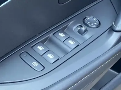 Photo 24 Peugeot 208 II PureTech 100 S&S EAT8 GT