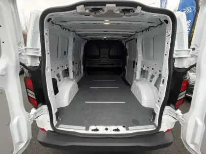 Photo 10 Ford Custom Gén. II Ph1 Trend 1