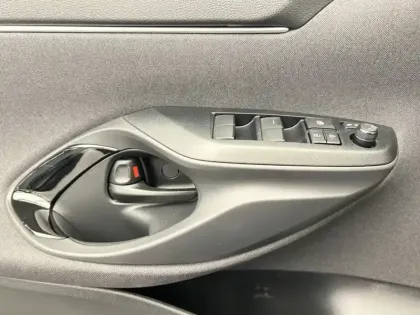 Photo 12 Toyota Yaris 1.5 116H DESIGN