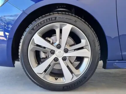 Photo 6 Peugeot 308  SW 1.2 PureTech 130ch E6.c S&S GT Line 6cv