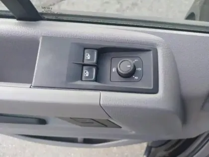 Photo 13 Volkswagen Crafter  Fg 35 L3H3 2.0 TDI 140ch Business Traction BVA8