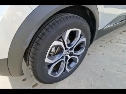 Photo 12 Renault Captur  1.6 E-Tech hybride 145ch Techno