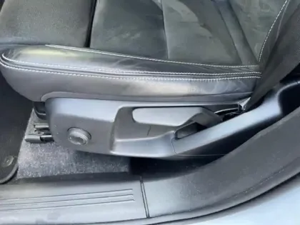 Photo 12 Volvo Xc40 Gén. I Ph1 R-Design 5