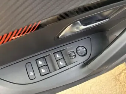 Photo 14 Peugeot 2008  1.2 PureTech 130ch S&S Allure