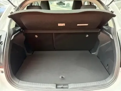 Photo 9 Toyota Yaris  116h Dynamic Business 5p + Programme Beyond Zero Academy MY22