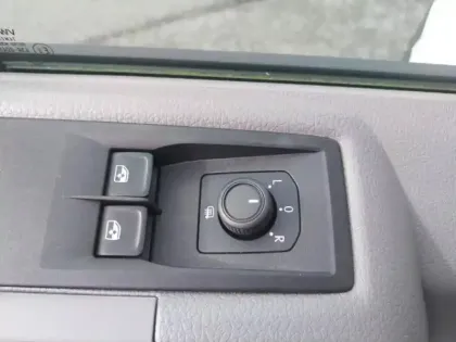 Photo 13 Volkswagen Crafter  Fg 35 L3H3 2.0 TDI 177ch Business Traction