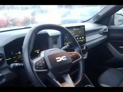 Photo 8 Dacia Duster  1.6 hybrid 140ch Extreme