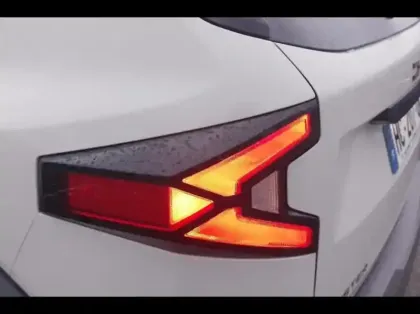 Photo 14 Dacia Duster  1.6 hybrid 140ch Extreme