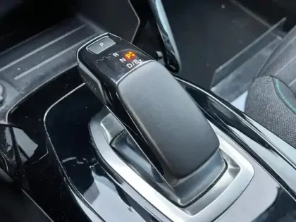 Photo 13 Peugeot 208  e- 136ch Style