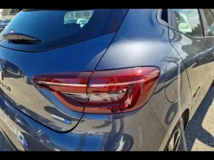 Photo 13 Renault Clio  1.6 E-Tech 140ch Limited -21