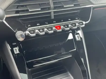 Photo 8 Peugeot 208  1.5 BlueHDi 100ch S&S GT