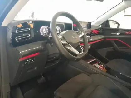 Photo 10 Volkswagen Tiguan  1.5 eTSI 150ch Elegance DSG7