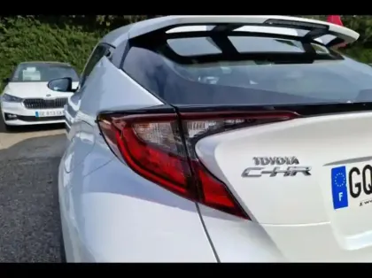 Photo 13 Toyota C-HR  1.8 Hybride 122ch Dynamic E-CVT