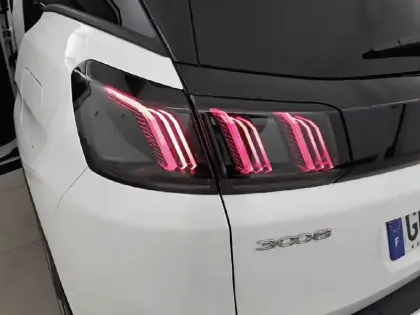 Photo 64 Peugeot 3008  Hybrid 225 e-EAT8