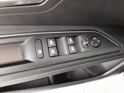 Photo 69 Peugeot 3008  Hybrid 225 e-EAT8