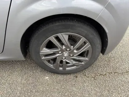 Photo 12 Peugeot 208  PureTech 75 S&S BVM5