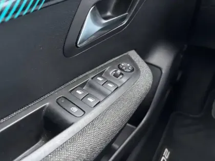 Photo 17 Peugeot 208  PureTech 75 S&S BVM5