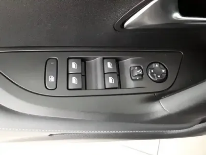 Photo 21 Peugeot 2008  PureTech 130 S&S EAT8