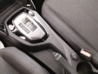 Photo 39 Peugeot 208  Hybrid 110 e-DCS6
