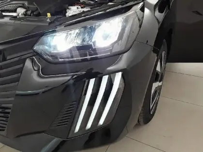 Photo 15 Peugeot 208  Hybrid 110 e-DCS6