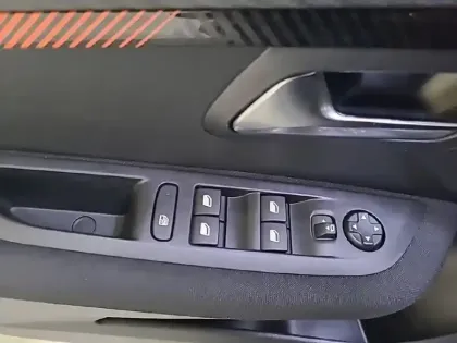 Photo 25 Peugeot 208  BlueHDi 100 S&S BVM6