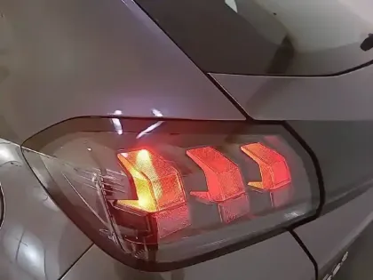 Photo 68 Peugeot 208  BlueHDi 100 S&S BVM6