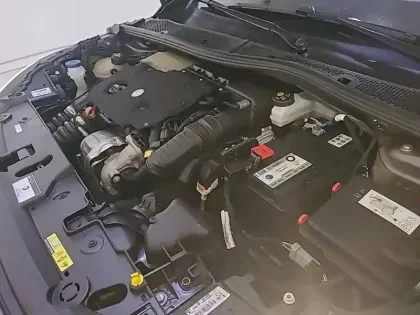 Photo 66 Peugeot 208  BlueHDi 100 S&S BVM6