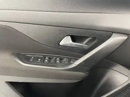 Photo 94 Peugeot 308  PHEV 180 e-EAT8