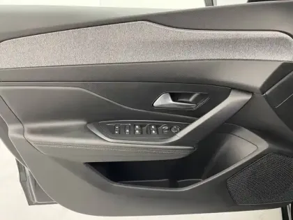 Photo 47 Peugeot 308  PHEV 180 e-EAT8