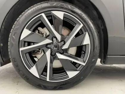 Photo 39 Peugeot 308  PHEV 180 e-EAT8