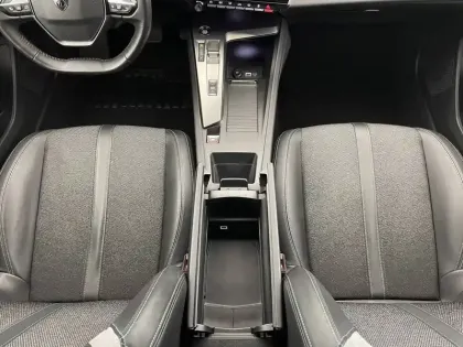 Photo 48 Peugeot 308  PHEV 180 e-EAT8