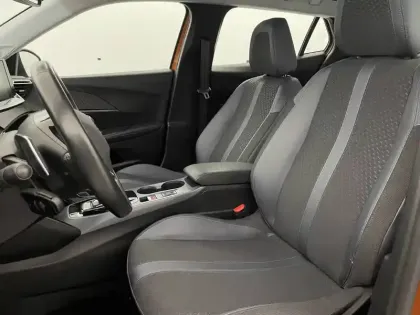 Photo 13 Peugeot 2008  PureTech 130 S&S EAT8